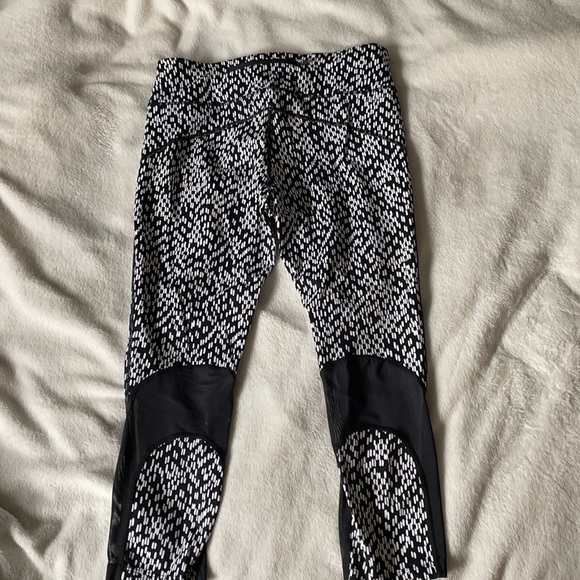 Nike Dri Fit Black and White Mesh Cropped Legging - Picture 2 of 5